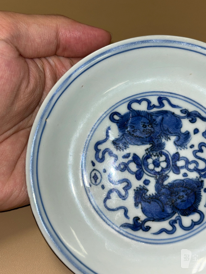 明嘉靖 青花狮子绣球纹盘 - 图3